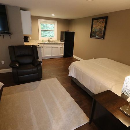 Brimley Motel Suites Bagian luar foto