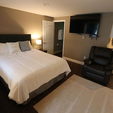 Brimley Motel Suites Bagian luar foto
