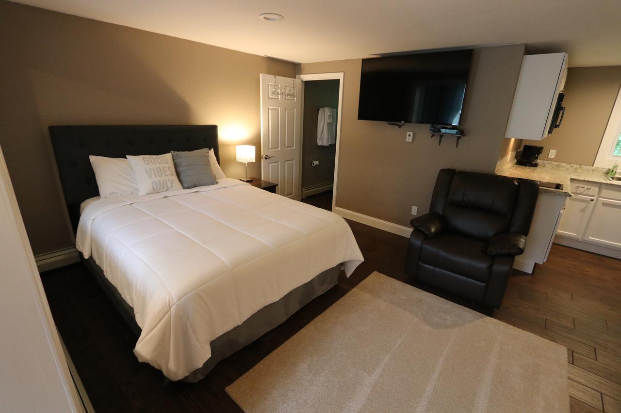Brimley Motel Suites Bagian luar foto