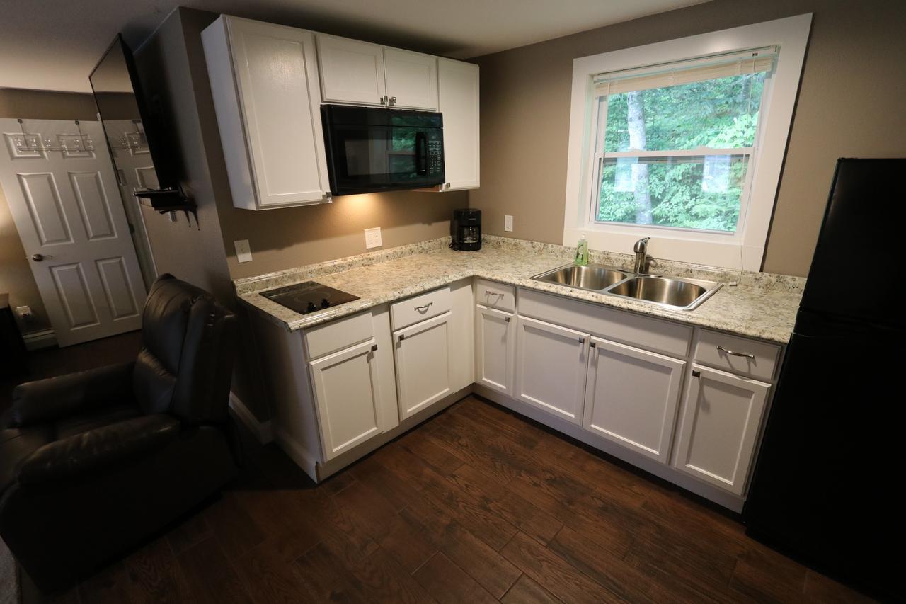 Brimley Motel Suites Bagian luar foto